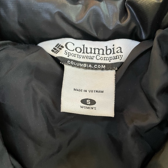 Like new Columbia Women's black puffer jacket - Picture 2 of 3